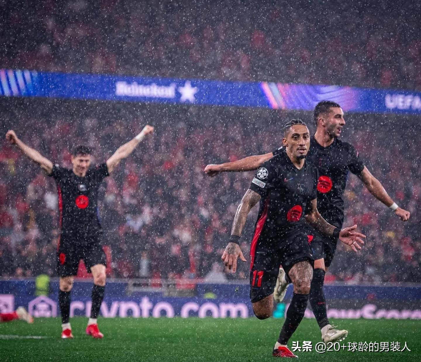 华体会体育-AC米兰险胜本菲卡，莱万梅开二度欧冠的简单介绍  第2张